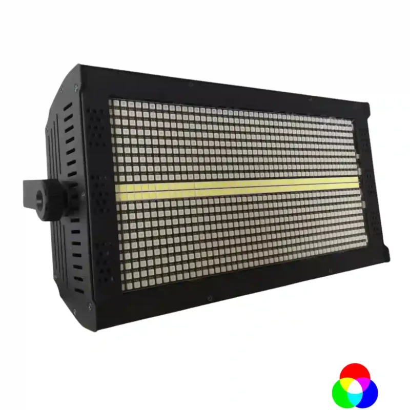 Stroboscope à LED RGB en action sur scène, effets strobe et wash grand angle