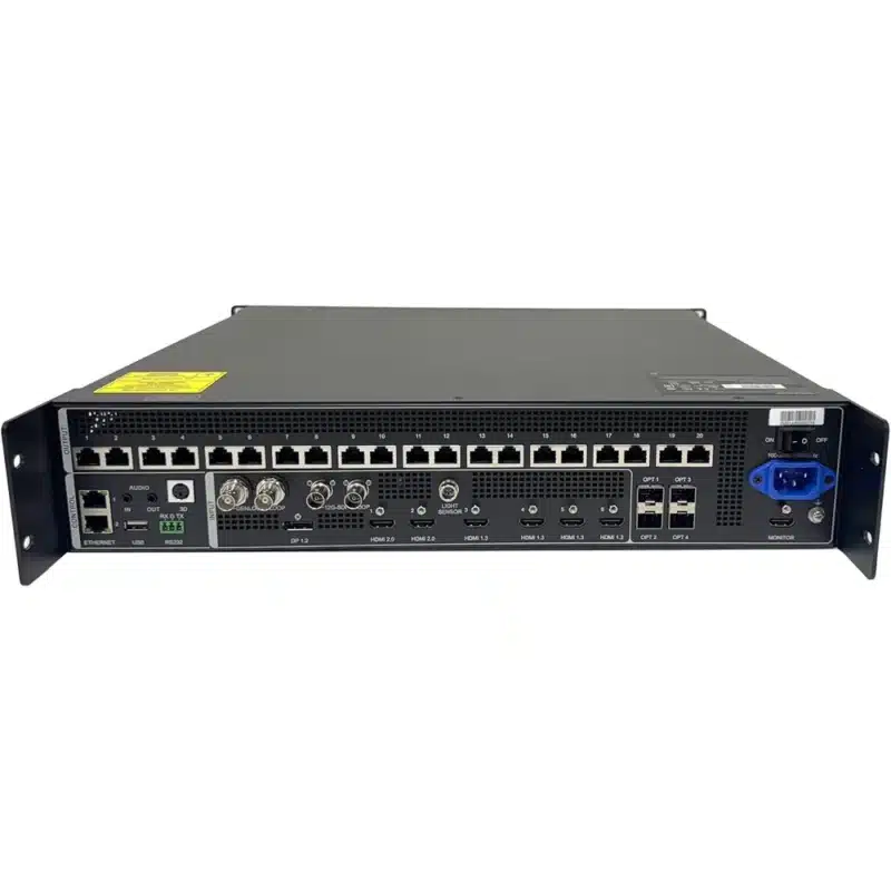Face arrière du NovaStar VX2000 Pro : 20 ports Gigabit Ethernet, 4 ports fibre optique OPT, DisplayPort 1.2, HDMI 2.0 et 12G-SDI