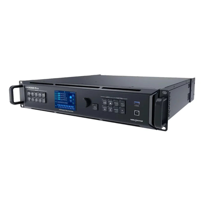 Processeur vidéo LED NovaStar VX2000 Pro vu de trois quarts, écran LCD de contrôle allumé